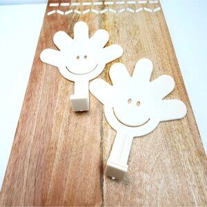 Food Travel Container Helping Hands 2